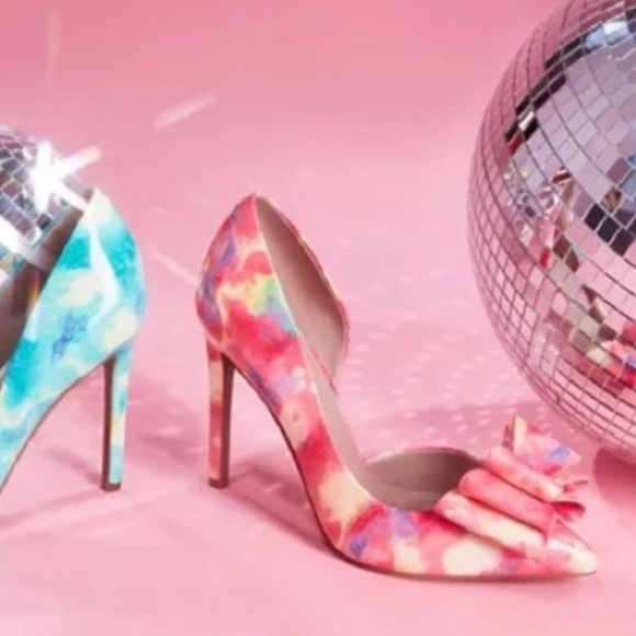 🌹🌸 RARE FINISH D’Orsay Pumps Abstract Floral by Betsey Johnson - Picture 2 of 12